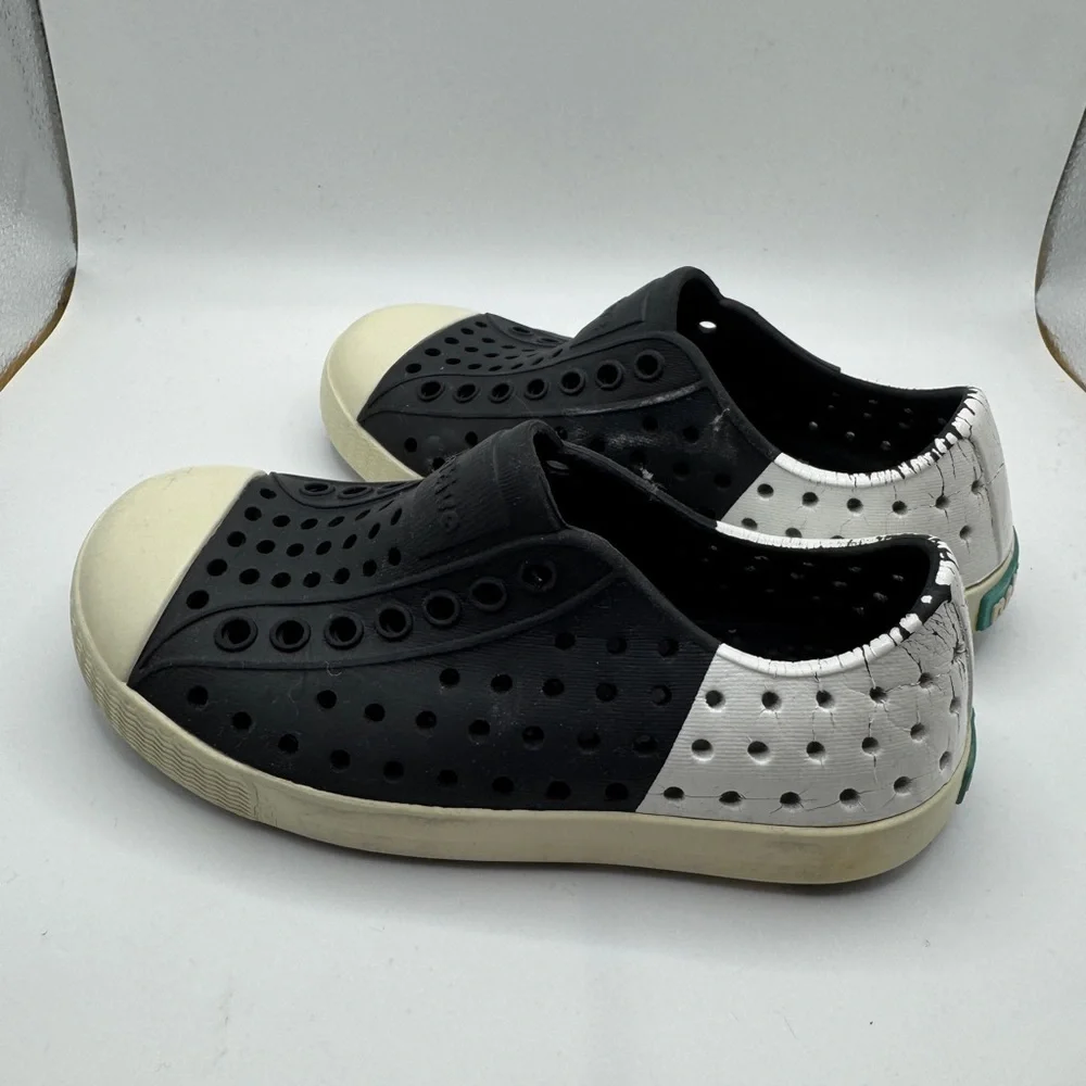 Native Shoes Toddler Size 8 Boys Girls Kids Black and White Water Shoes